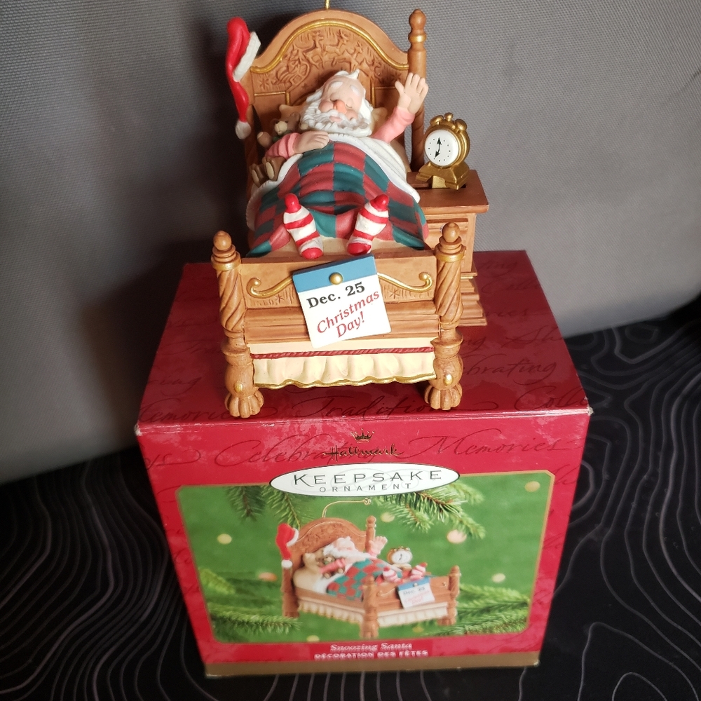 2001 Snoozing Santa wind up ornament